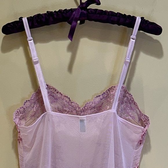 🌟HP🌟Wacoal Embrace Fitted Stretch Chemise Keepsake Lilac/Magenta Lace Nylon L - Picture 5 of 10